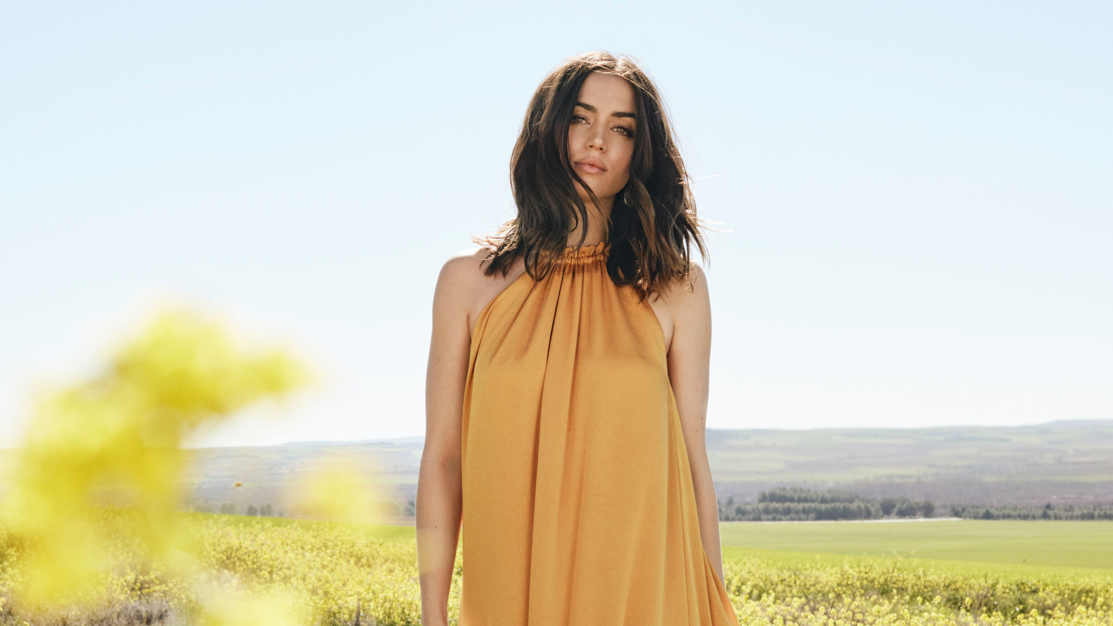 Ana De Armas Is Wearing Light Yellow K And Standing In A Greenfield During Daytime K HD