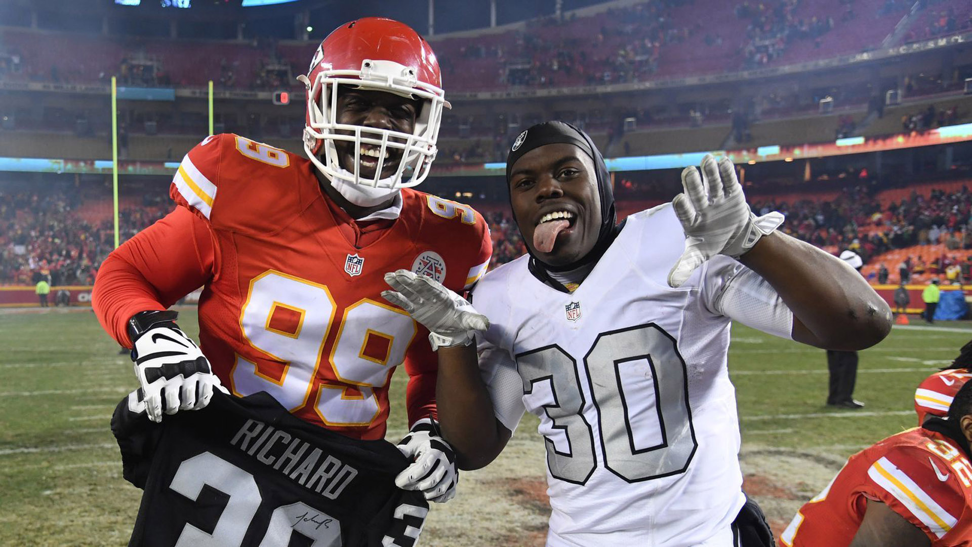 Tyreek Hill Is Posing For A Photo With Another Player HD Tyreek Hill