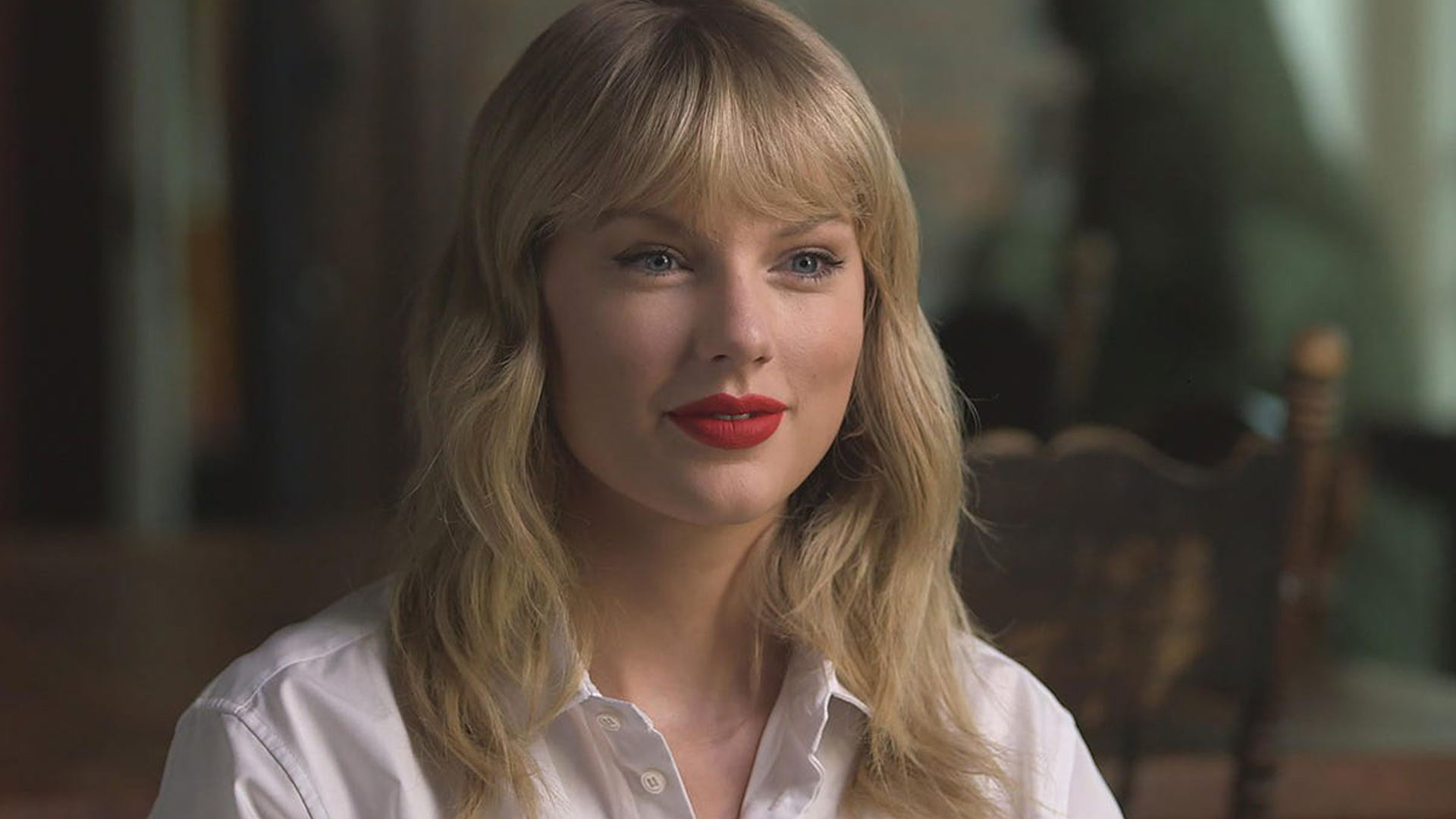 Short Hair Taylor Swift Is Wearing White Dress And Red Lipstick HD Taylor Swift