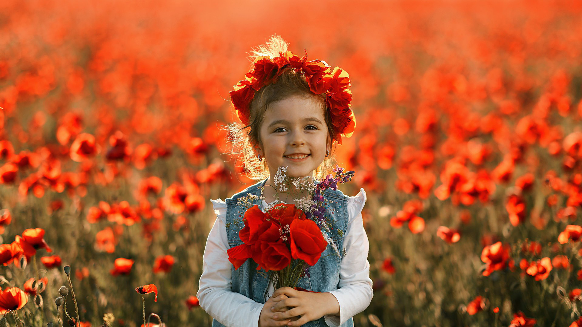 Beautiful Smiling Of Girl Child With Shallow Wallpaper Of Red Flowers HD