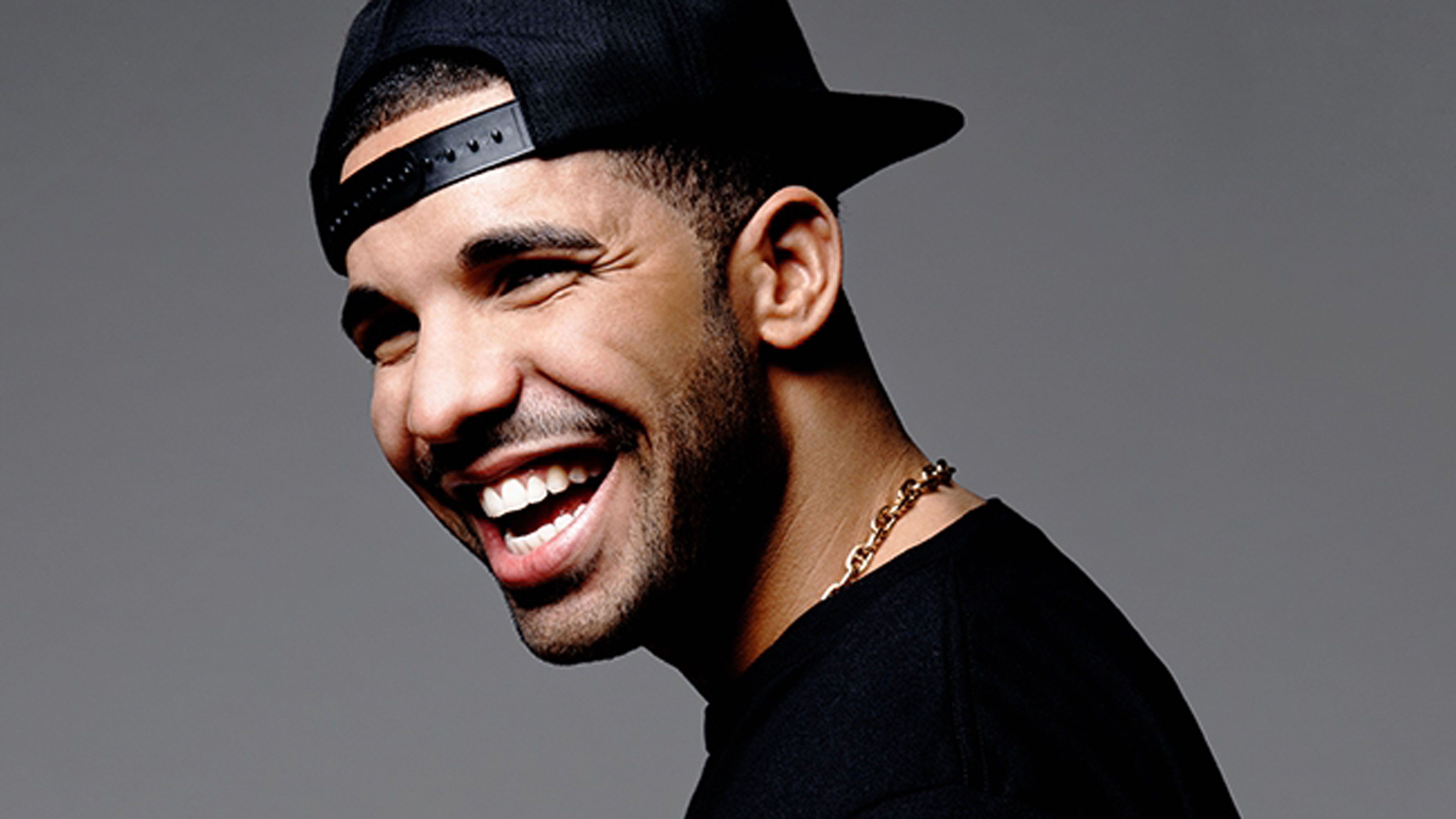 Smiley Drake Is Wearing Black Dress And Cap And Gold Chain On Neck HD Drake