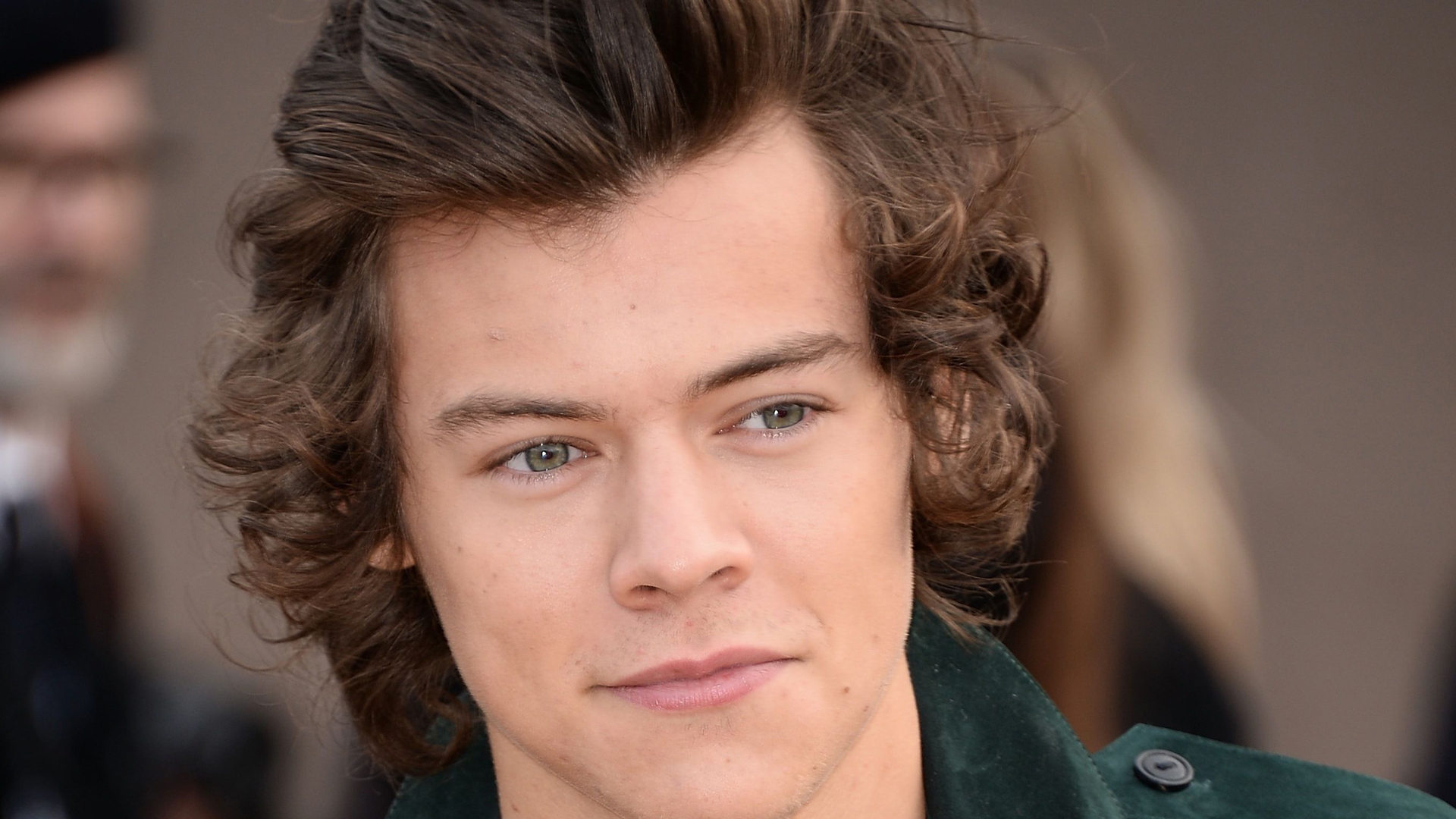 Smart Look Of Harry Styles With Closeup View HD Harry Styles