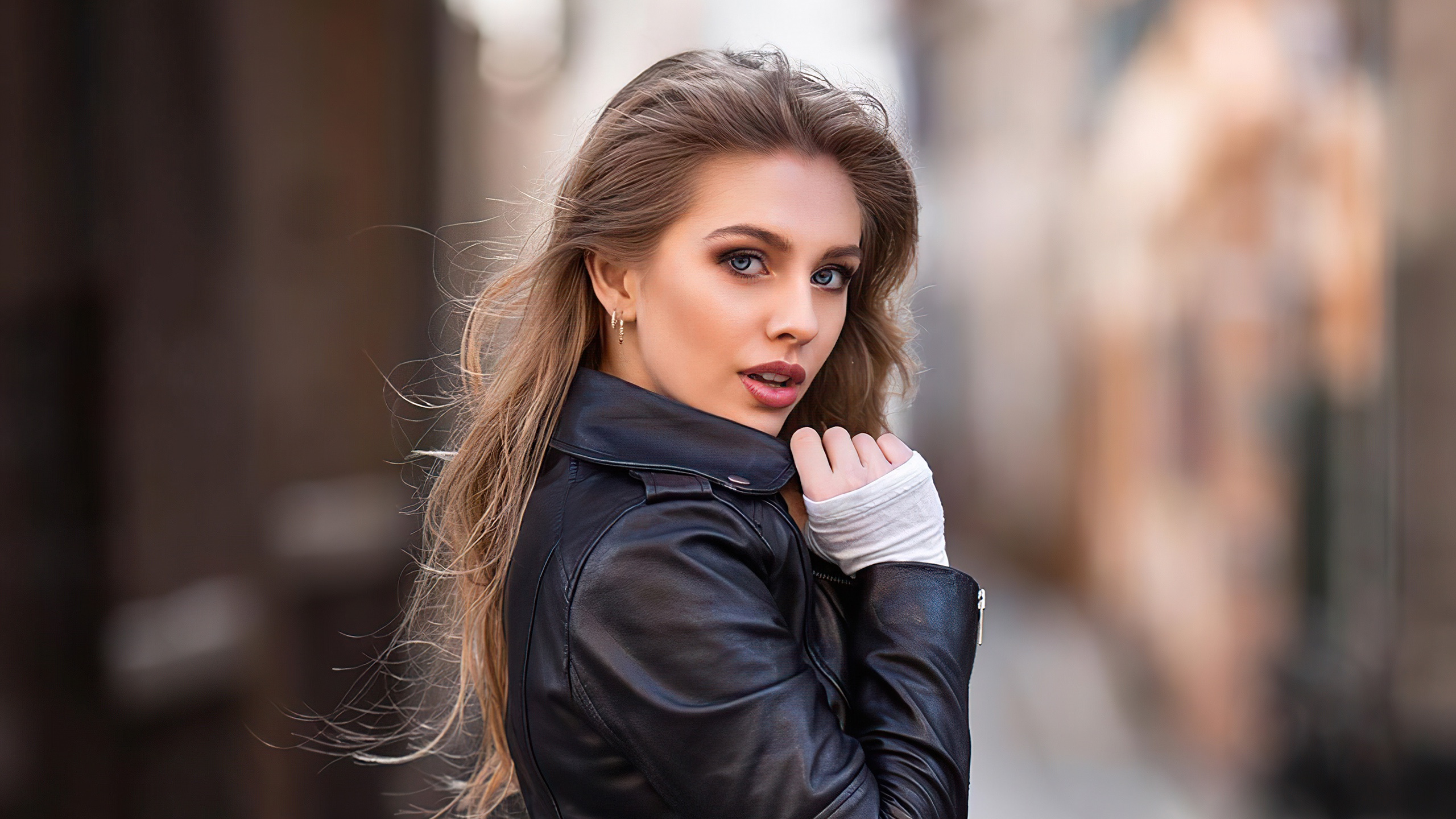 Side Pose Of Blue Eyes Alexa Breit Wearing Black Jacket In Blur Wallpaper HD Model